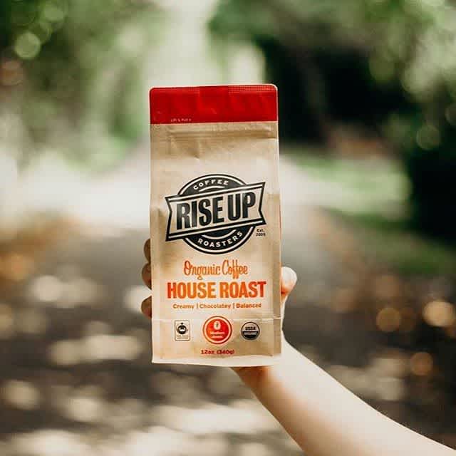 💯 Fresh 💯 Fair 💯 Organic @riseupcoffee #qualityinsideout #coffeepackaging #customcoffeebags #coffeepackagingprinting 📷: @riseupcoffee