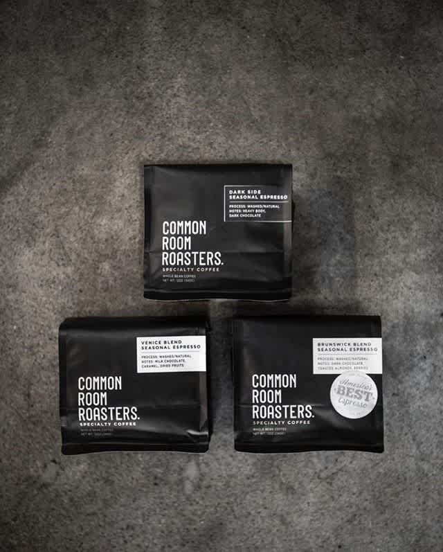 Raised in Melbourne, Roasted in California @commonroomroasters⠀#commonroomroasters #specialtycoffeeroaster #coffeepackaging #customcoffeebags⠀📷: @commonroomroasters