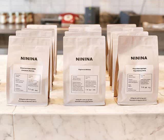 Roasting with passion the best coffee from Bolivia, Brazil Colombia and Peru @nininabakery 🇧🇴 🇧🇷 🇨🇴 🇵🇪 #specialtycoffeeroaster #coffeepackaging #customcoffeebags 📷: @nininabakery