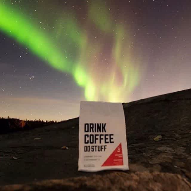 Fueling adventures @drinkcoffee_dostuff 🤘🏽#laketahoe #specialtycoffeeroaster #coffeepackaging #customcoffeebags 📷: @jackfusco