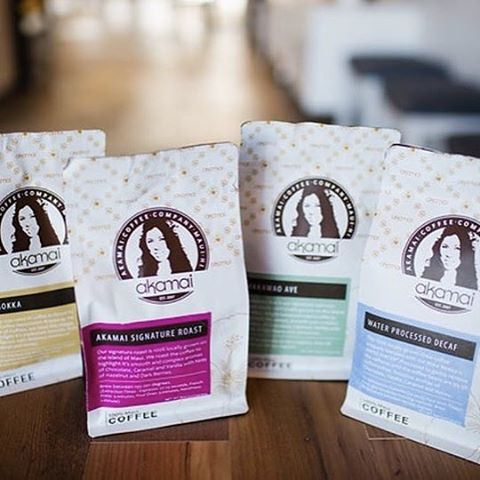 100% locally grown and roasted on #Maui @akamaicoffee in beautiful smart #packaging #qualityinsideout #greatbrandsgreatpackage #regram 📷: @jennastrubhar