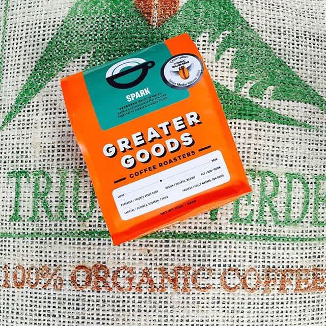 Nothing like a nice pop of color and delicious #specialtycoffee @gg_roasting to brighten your day! #letsmakegood #greatbrandsgreatpackage #coffeepackaging #customcoffeebags #coffeepackagingprinting 📷: @gg_roasting