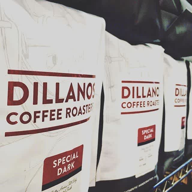 Helping people, making friends, having fun and roasting great #specialtycoffee @dillanos #coffeepackaging #customcoffeebags #coffeepackagingprinting #regram 📷: @dillanos