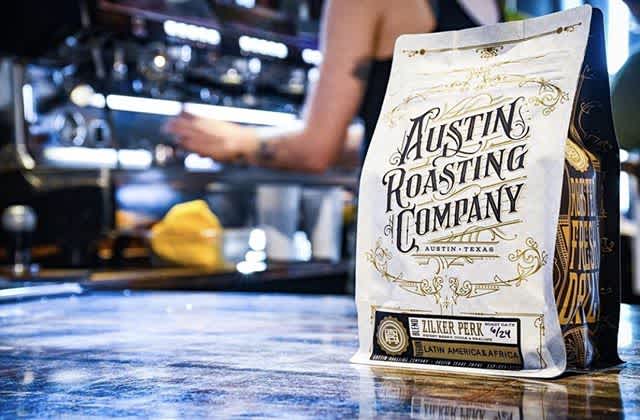 Premium coffee roasted fresh daily in Austin, TX @austinroco ⠀#austinroastingcompany #specialtycoffeeroaster #coffeepackaging #customcoffeebags ⠀📷: @austinroco