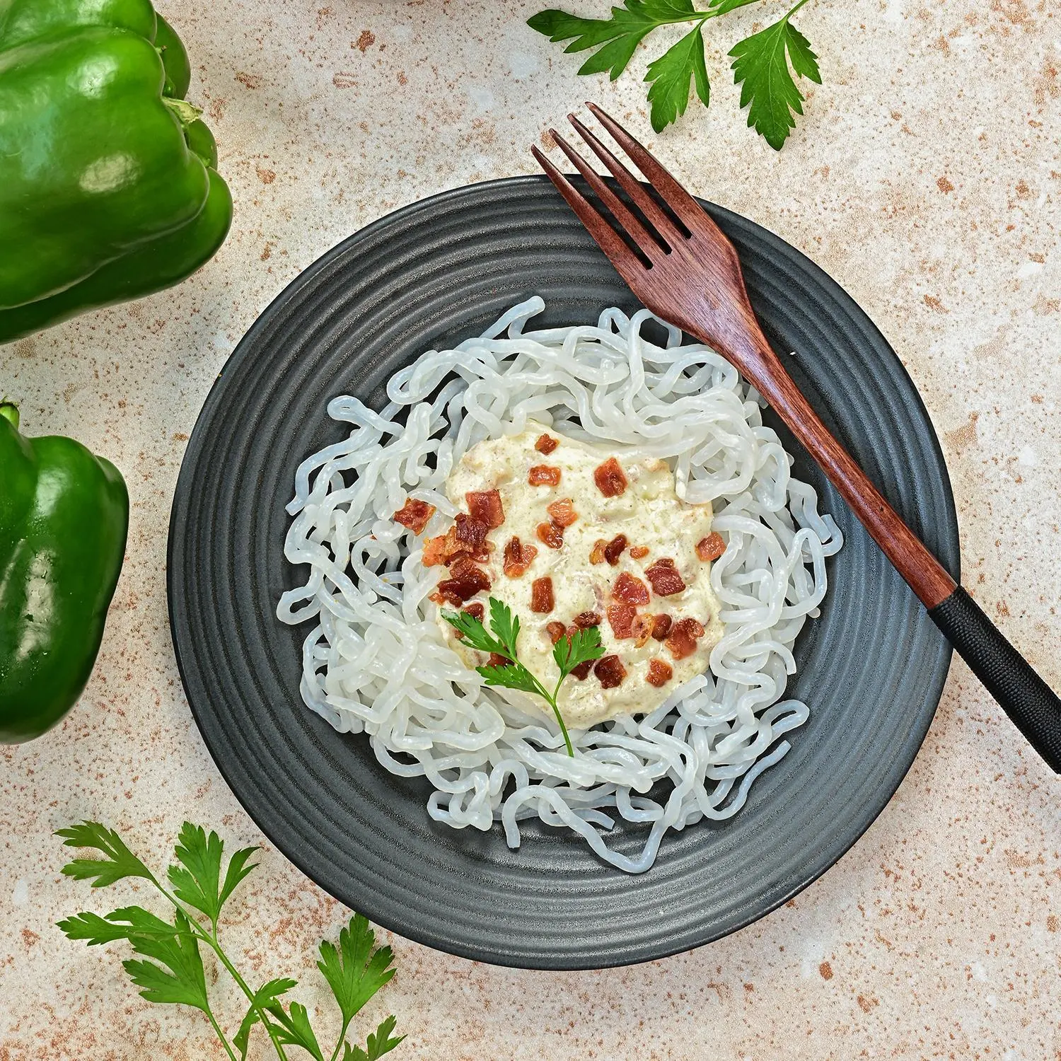 Keto spaghetti z makaronem konjac a'la carbonara