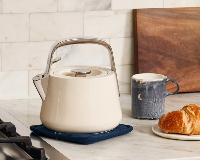 Whistling Tea Kettle - Cream - with mug and bread on the side