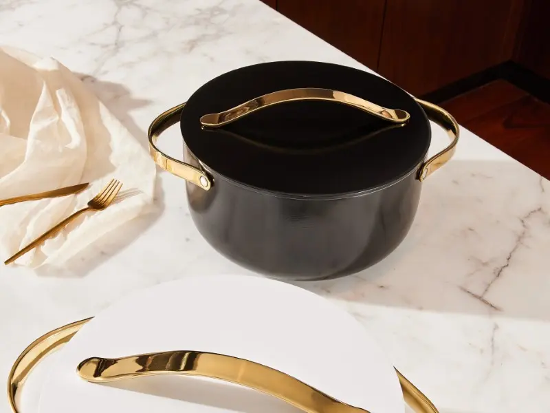 Dutch Oven - Black - Lifestyle