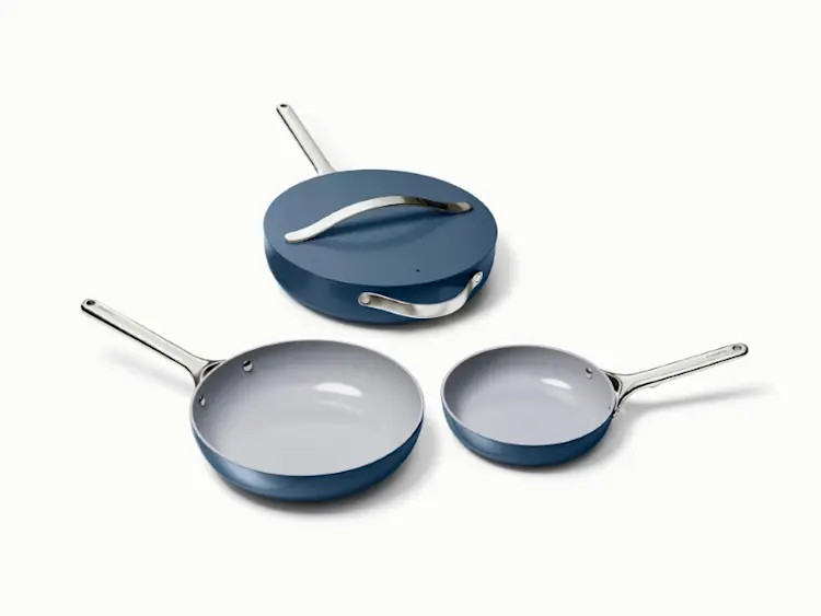 https://images.ctfassets.net/vitsw3itv0qj/1FlxjHbHzPBSzbgUbaS2vi/84cb611dee22c17241b07f9c09da6623/Ceramic_Fry_Pan_Trio_-_Navy_-_Hero.jpg?q=75