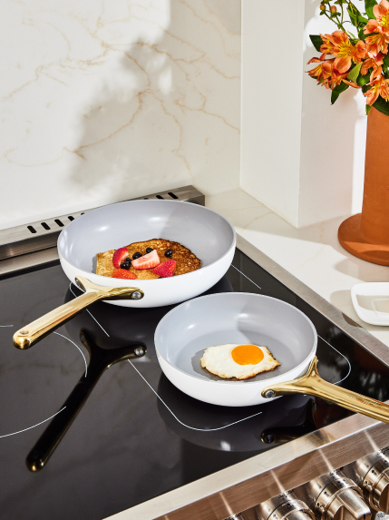 https://images.ctfassets.net/vitsw3itv0qj/1MT7BbdGUVVYjQAlsw2jyJ/2c3e8b7fec33f3714346adaf9cfbe841/Ceramic_Cookware_-_Fry_Pan_Duo_-_Hover.jpg