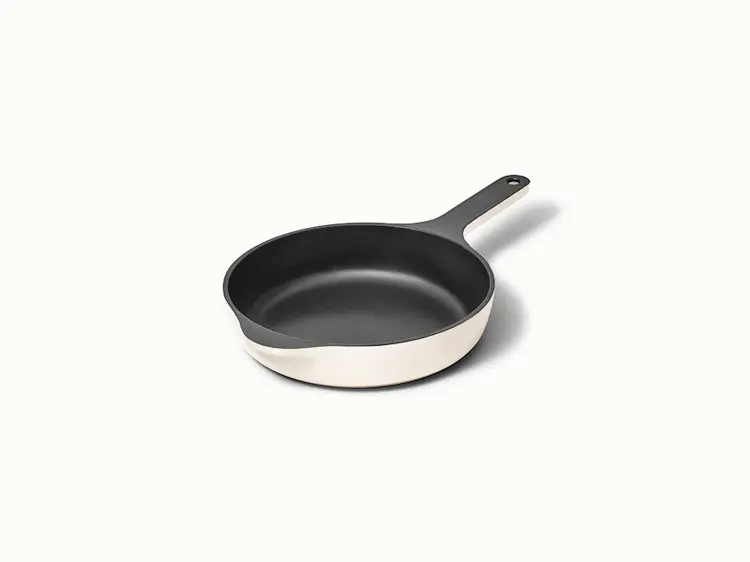 https://images.ctfassets.net/vitsw3itv0qj/3WMMjJd5w9AZU4dk5O9WYl/7d6e8011c4ac6f028494030324f47a79/Enameled_Cast_Iron_Mini_Skillet_-_Cream_-_Hero.jpg?q=75