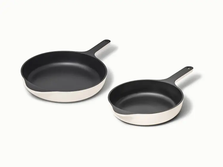 https://images.ctfassets.net/vitsw3itv0qj/3WrqZ3XjYZ3gcXNdyB0tiE/3c5f5ef496c97b8be9314aa0ccd01f70/Enameled_Cast_Iron_Skillet_Duo_-_Cream_-_Hero.jpg?q=75