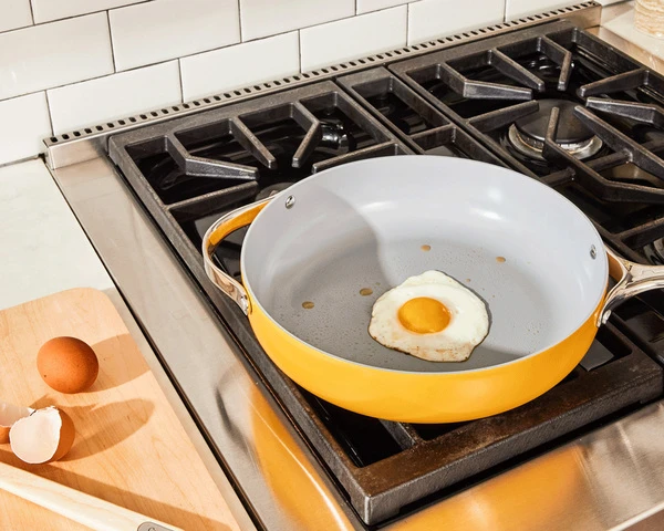 Ceramic Saute Pan - Yellow - cooking sunny sideup egg