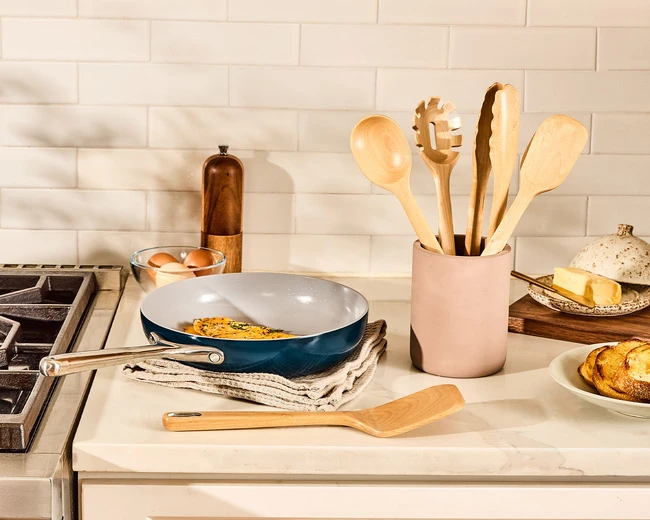 Utensil Set - Wood - Ceramic Fry Pan - Navy