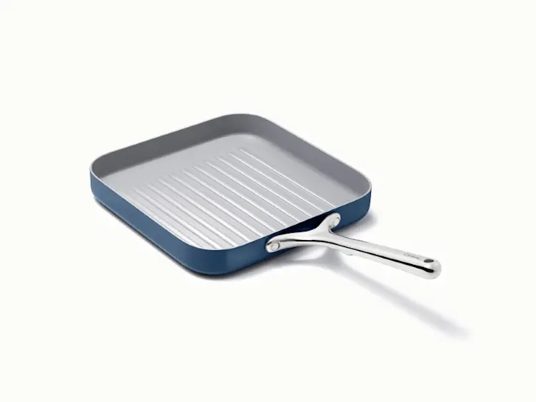 https://images.ctfassets.net/vitsw3itv0qj/42awNtlK55ypixWYI7xNJ2/ba40c357b9d42987a7420c89630a4808/Square_Grill_Pan_-_Navy_-_Hero.jpg?q=75