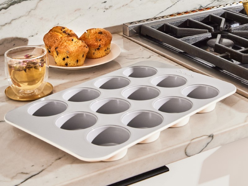 Muffin Pan - Cream - Lifestyle