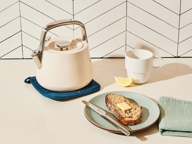 Whistling Tea Kettle - Cream - Lifestyle