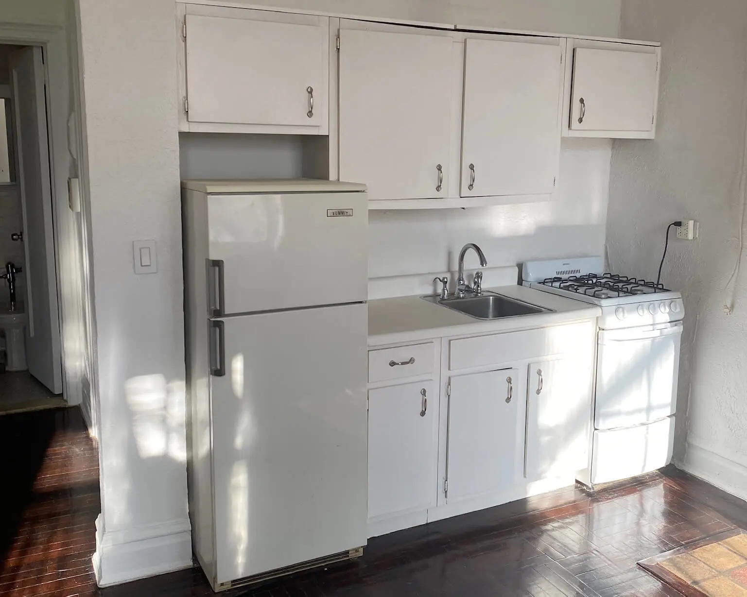 Plain white Kitchen - Before renovation