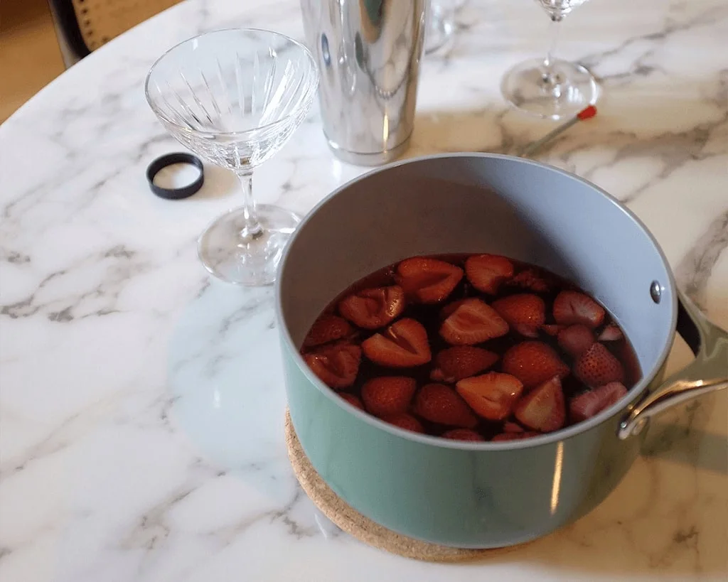 Sauce Pan - Sage - with Straberry and Cocktail glass on the side