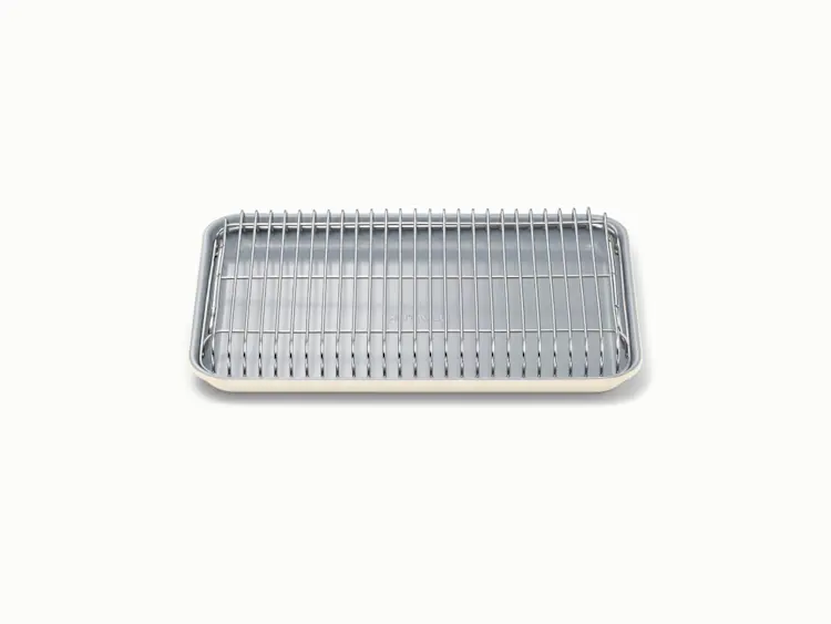 https://images.ctfassets.net/vitsw3itv0qj/5DdNKq7aVGiAFm65UfSpOZ/c6dadacc275e23ba1bca5325761836ef/Mini_Baking___Cooling_Duo_-_Cream_-_Hero.jpg?q=75