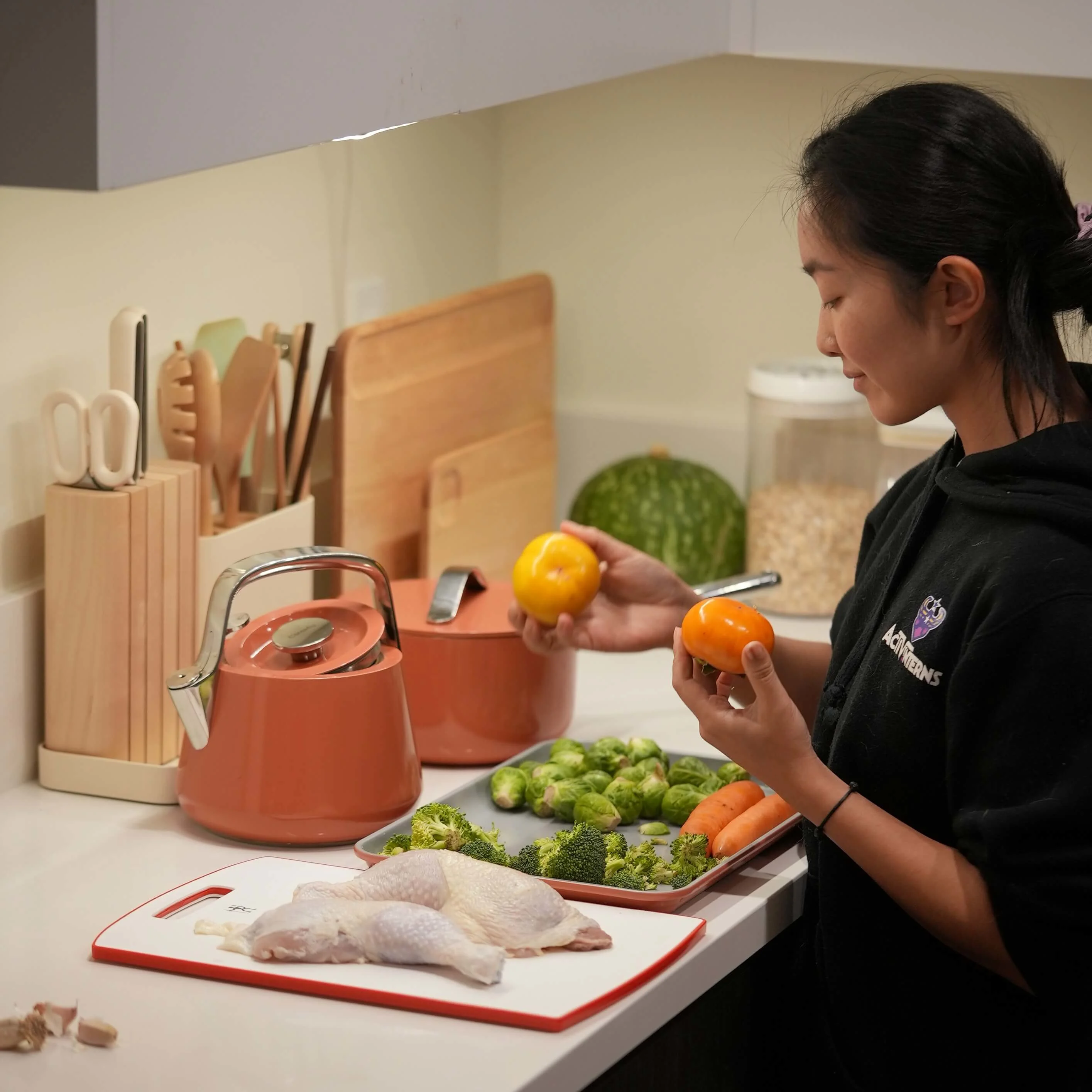 Alice Sun - holding orange and tomato