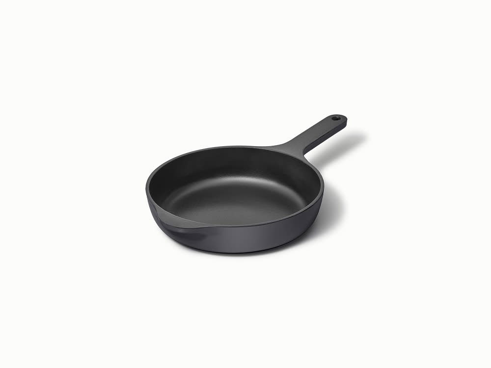 https://images.ctfassets.net/vitsw3itv0qj/5rHEJOP15ZY5EeSHQ86xX2/295b491af3abb4d503b34a680bdf0f1d/Enameled_Cast_Iron_Mini_Skillet_-_Charcoal_-_Hero.jpg?q=75