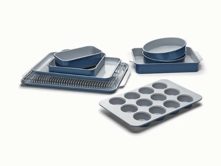 https://images.ctfassets.net/vitsw3itv0qj/6CUPQmx2ieWRfcZWganHa0/521eb53045f887c3500868692822f064/11_Piece_Bakeware_Set_-_Navy_-_Hero.jpg?q=75