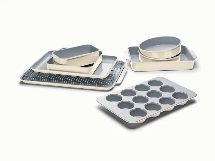 https://images.ctfassets.net/vitsw3itv0qj/6F7QFFKuCCiXXFfT1SSNYk/ebe6c94b0dc67d786ad099822e2a651c/11_Piece_Bakeware_Set_-_Cream_-_Hero.jpg?q=75