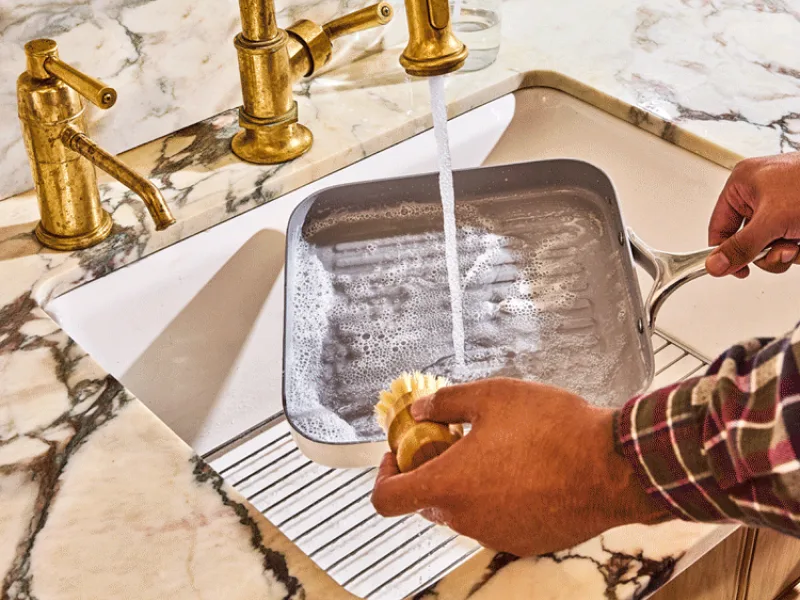 Square Griddle Pan - Cream - Washing - Lifestyle