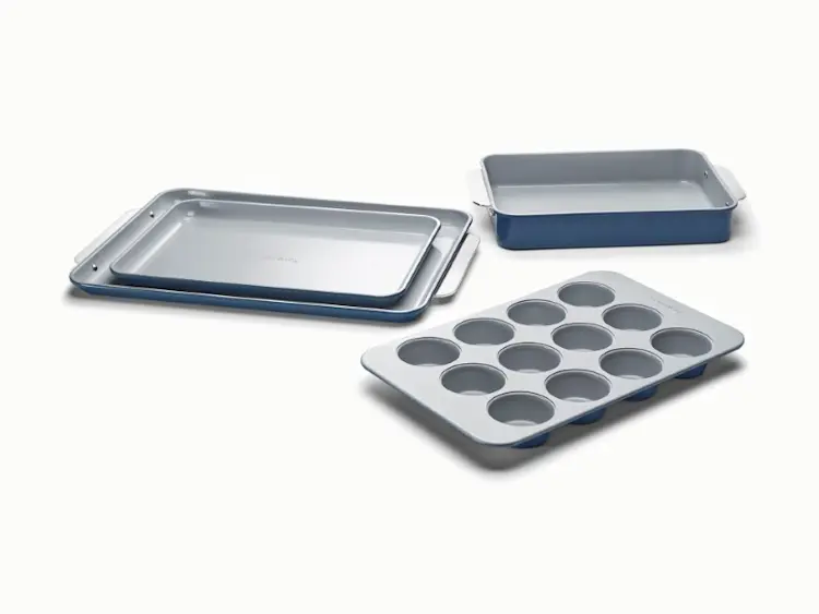 https://images.ctfassets.net/vitsw3itv0qj/6GzEGcihGbSju0Xxudgyri/55970a879cc7431f6eb9940f97e72adc/5_Piece_Half_Bakeware_Set_-_Navy_-_Hero.jpg?q=75
