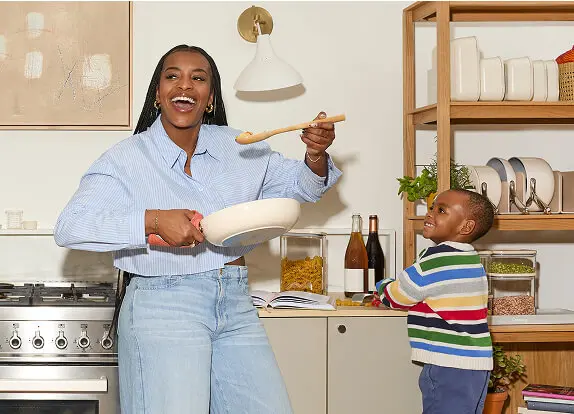 Kitchen Marketing Module - Fry Pan - Cream - Lifestyle - Desktop