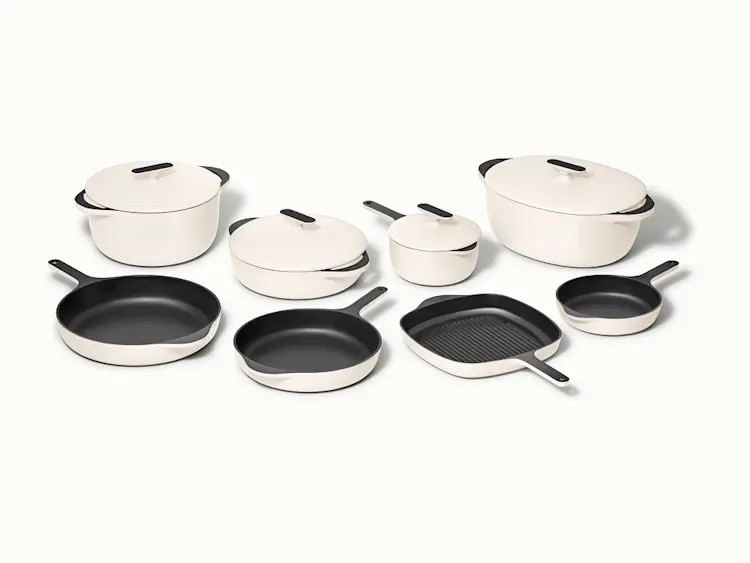 https://images.ctfassets.net/vitsw3itv0qj/6nCdLwbZ6xFBHYQP9zNpao/96a76728946a88663a0bf849dbc08f18/Deluxe_Enameled_Cast_Iron_Set_-_Cream_-_Hero.jpg?q=75