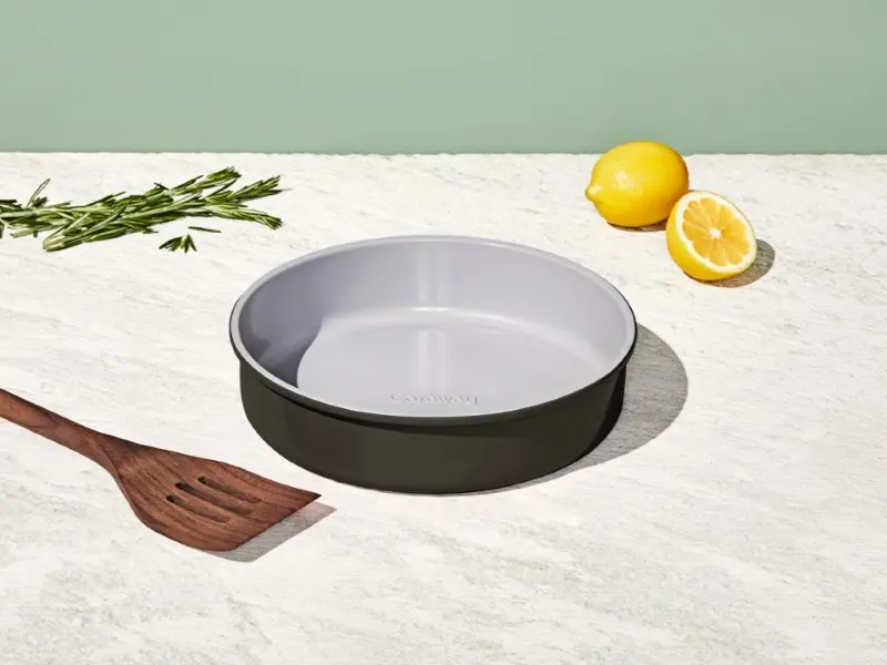 Circle Pan - Black - Lifestyle
