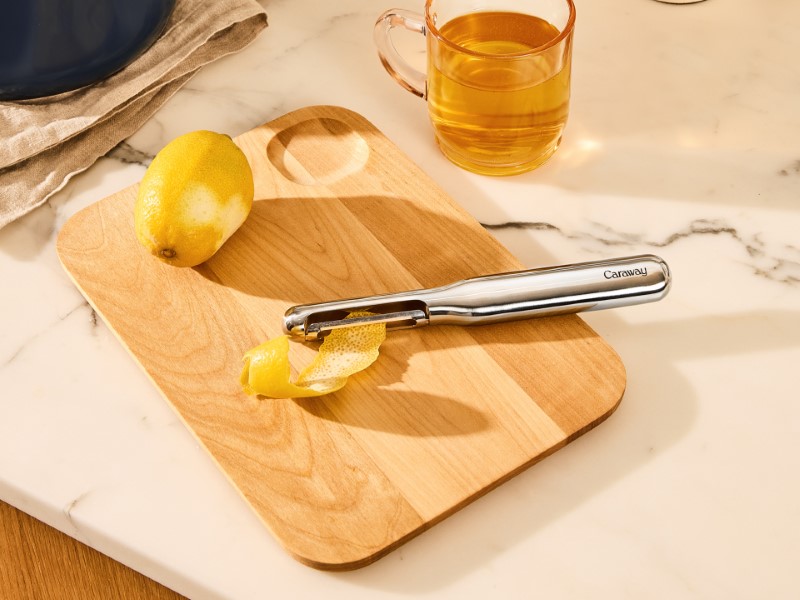 Vegetable Peeler - Stainless Steel - Peeling Lemon