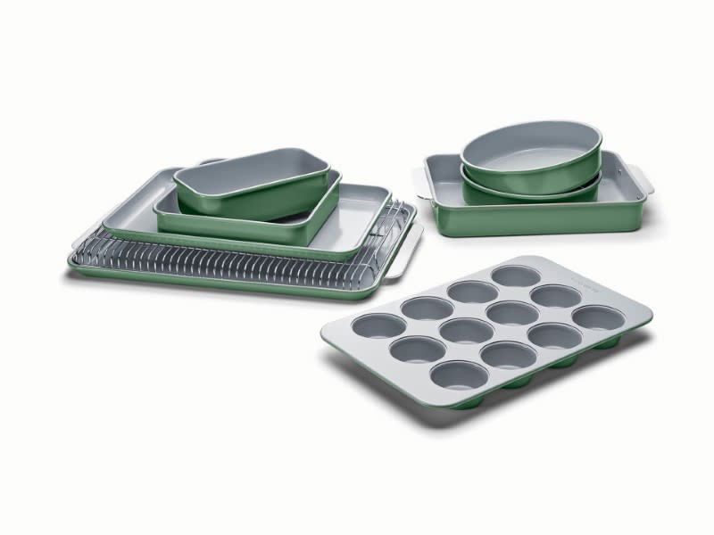 https://images.ctfassets.net/vitsw3itv0qj/7E8UTRu4amJHN07FFQVRTl/3b6b6b218aef1fc6bfa219bde98c1963/11_Piece_Bakeware_Set_-_Sage_-_Hero.jpg?q=75