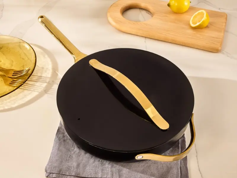 Saute Pan - Black - Lifestyle
