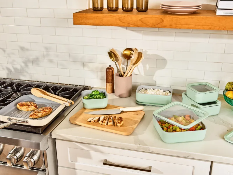 Square Griddle Pan - Cream - Cutting Board - Knife - Utinsels - Food Storage - Mist - Lifestyle