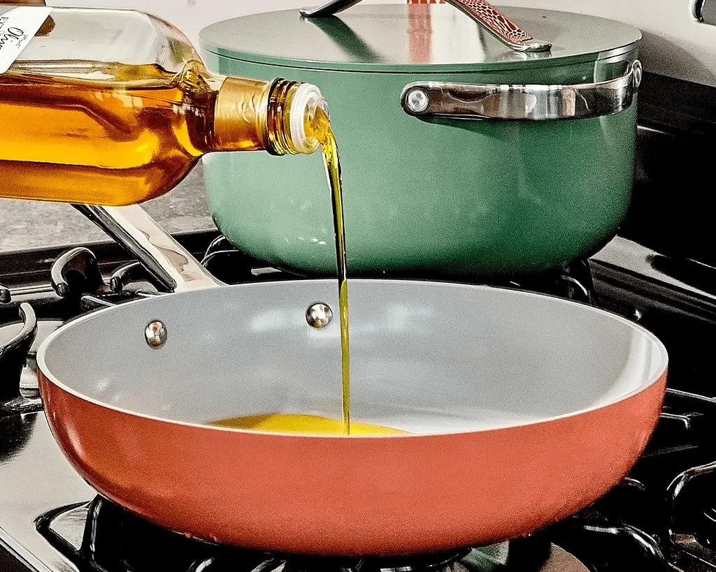 Ceramic Fry Pan - Perracotta - Fry Pan - Pouring oil in the pan on stovetop