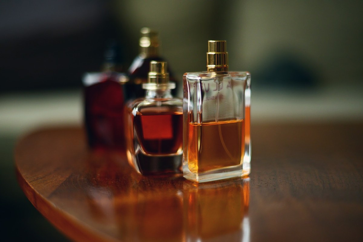 Acquistare profumi e eau de toilette - Profumi di marca su Ricardo.