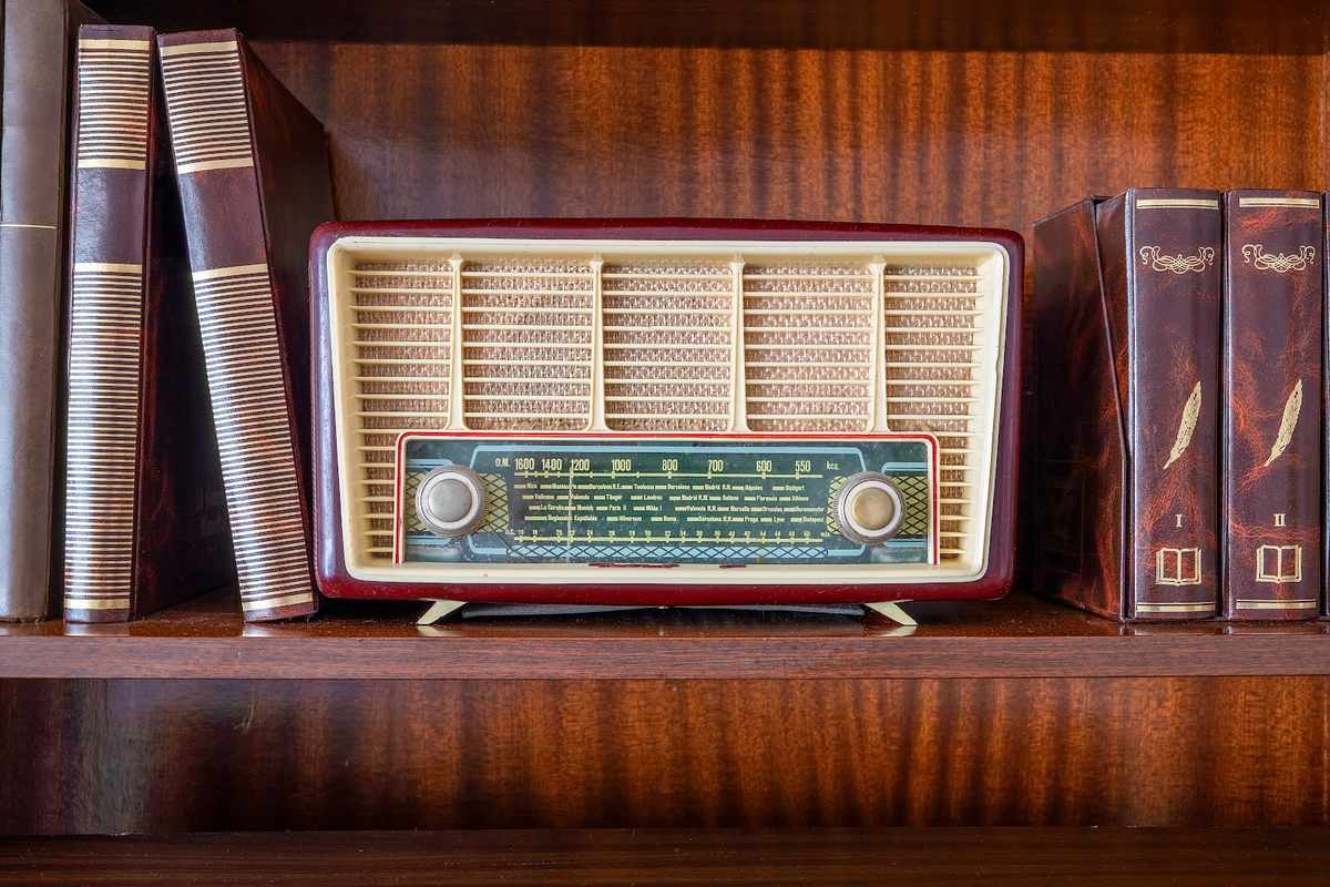 Tecnologia d’epoca - Telefoni, radio e macchine da scrivere su Ricardo.