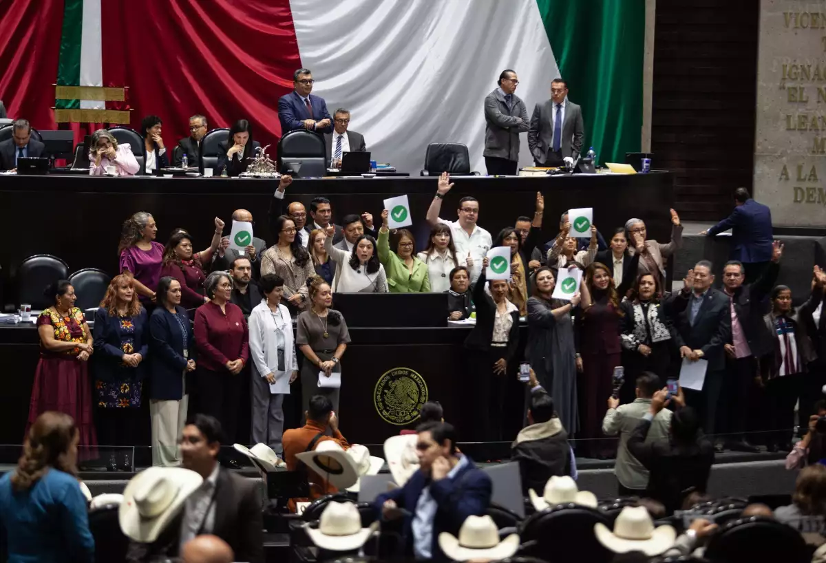 Sin moverle una coma, Comisión avala dictamen de Presupuesto 2026.