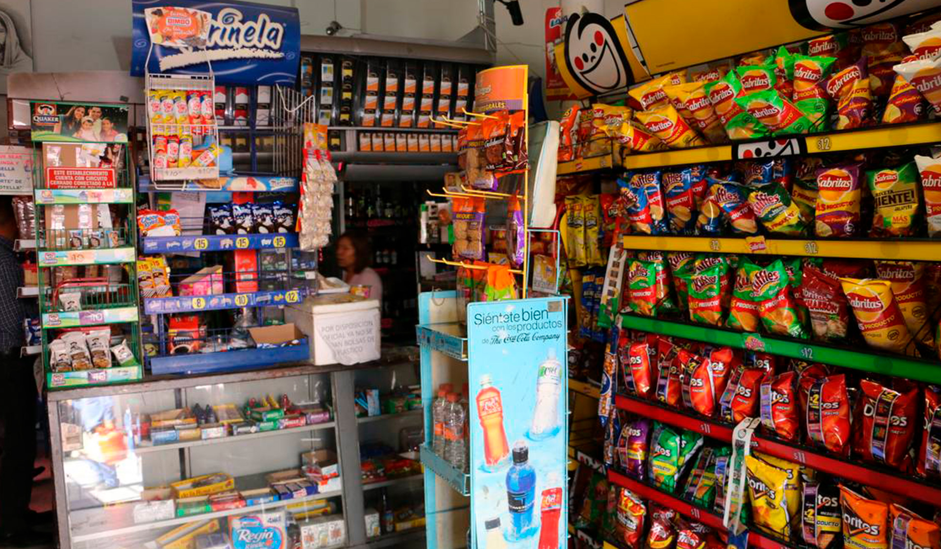 El alza del IEPS golpea a las tienditas: ventas caen hasta 20%.