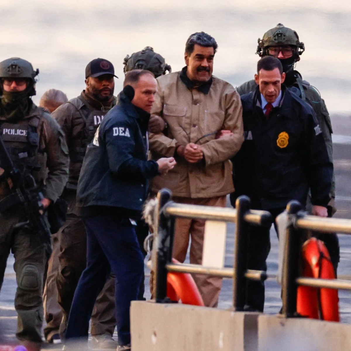 Nicolás Maduro llega al tribunal de Nueva York para comparecer por primera vez tras su captura.