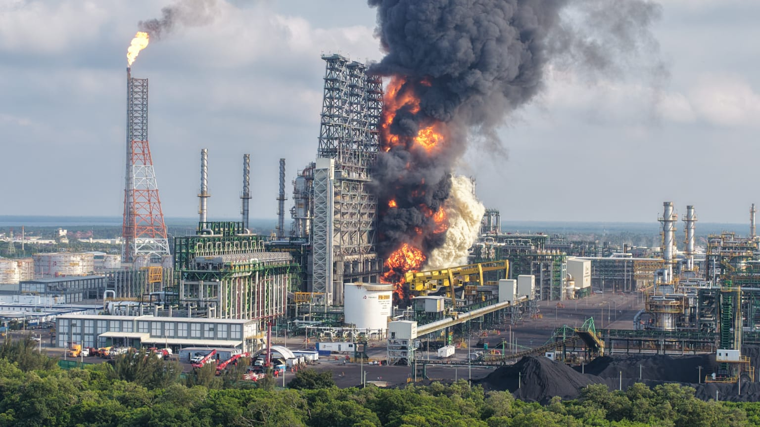 Asegura Pemex que no hay afectaciones tras nuevo incendio en Dos Bocas.
