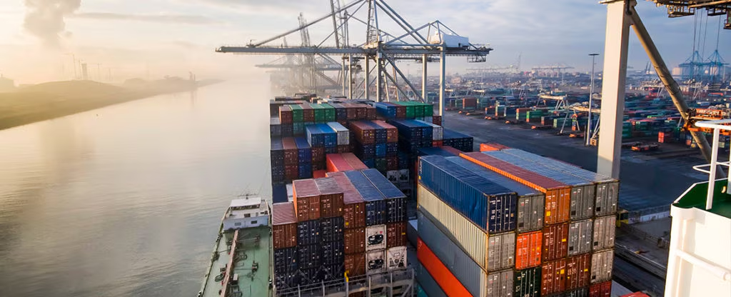 Perspectivas Económicas Globales Julio 2025 – Una Recuperación Frágil en Medio de Tensión Comercial