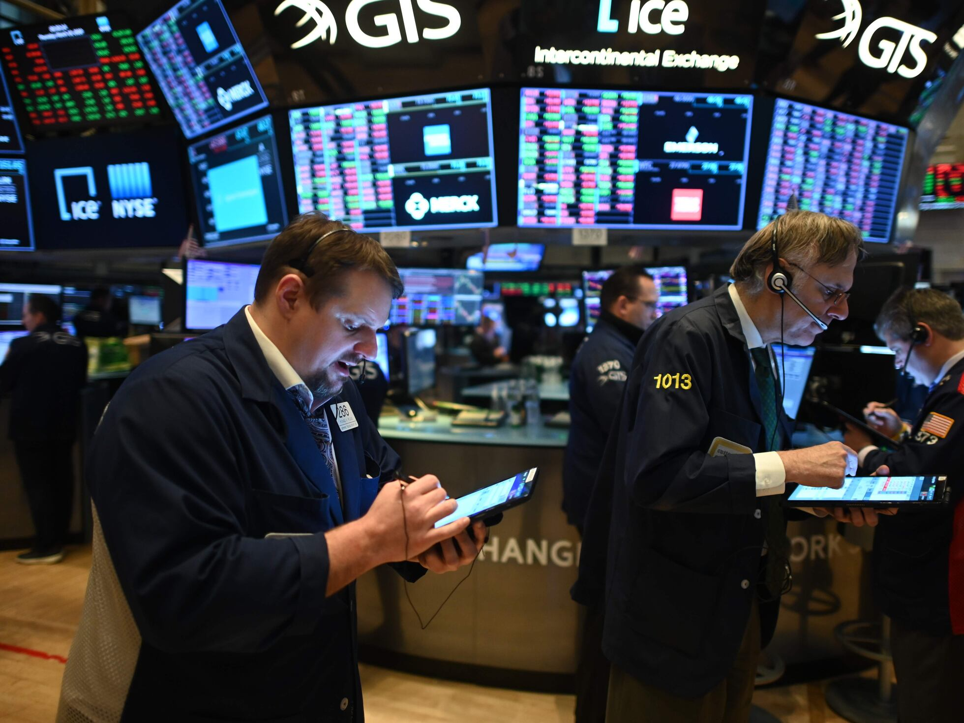 Wall Street abre al alza, impulsada por las perspectivas de grandes petroleras en Venezuela.