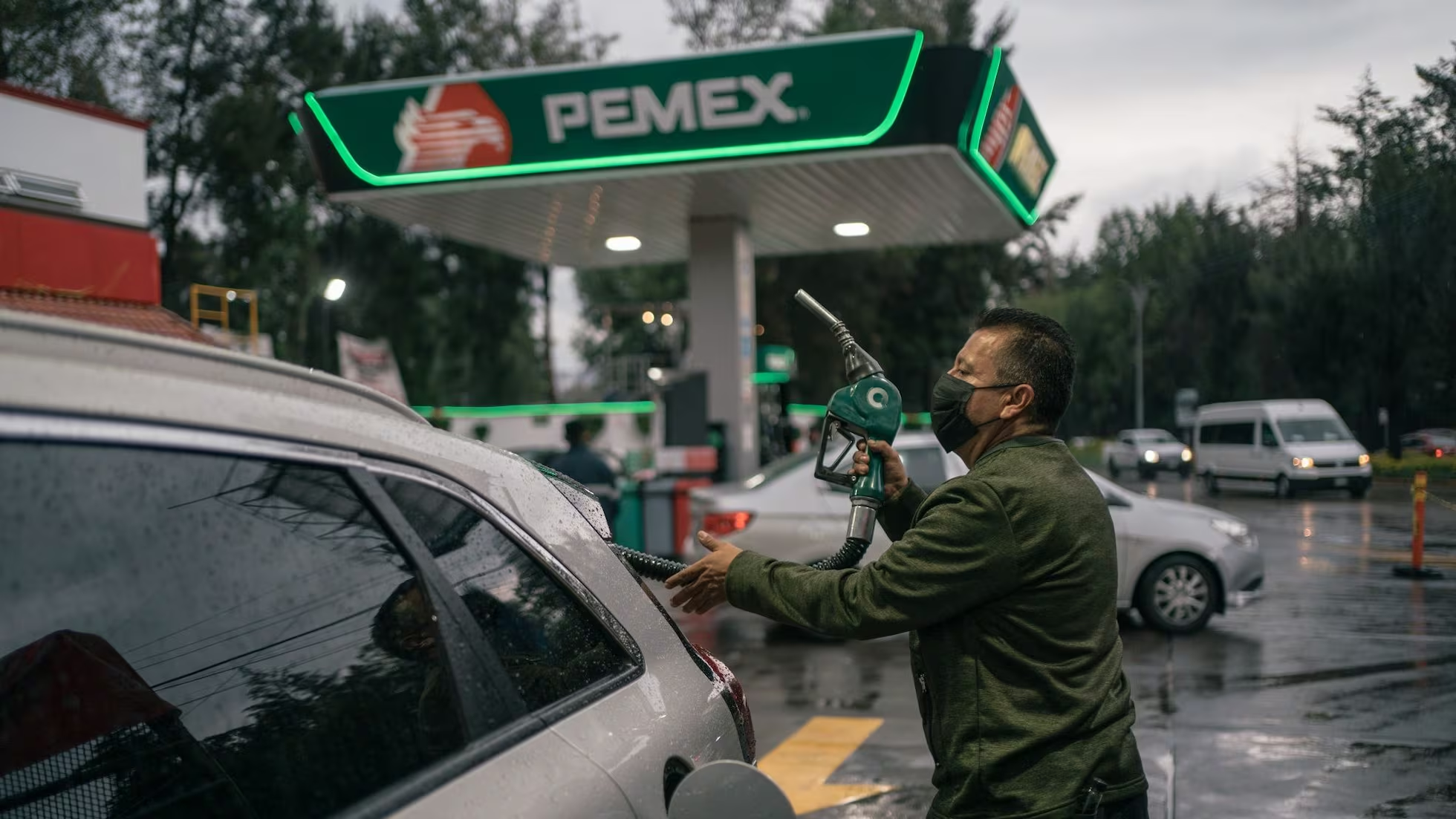 Ingresos por petróleo e ISR marcan faltas, mientras IEPS a refrescos rompe récord.