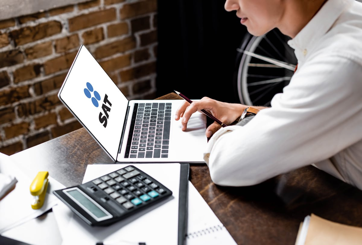 Hasta un millón de pesos en multas del SAT a abogados y contadores que no avisen sus actividades vulnerables.