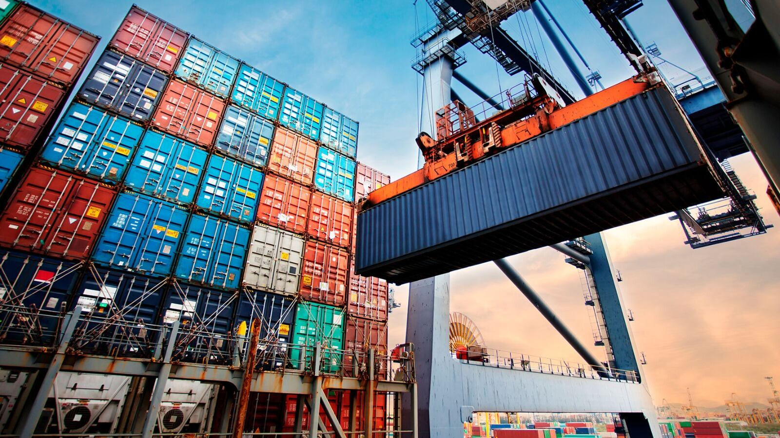 México rompe otro récord en exportaciones; ventas al exterior superan 72,500 mdd en junio.