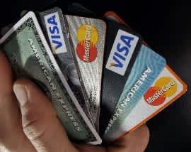 Mexicanos se despiden de las tarjetas de crédito, cancelan 1.6 millones y morosidad sube