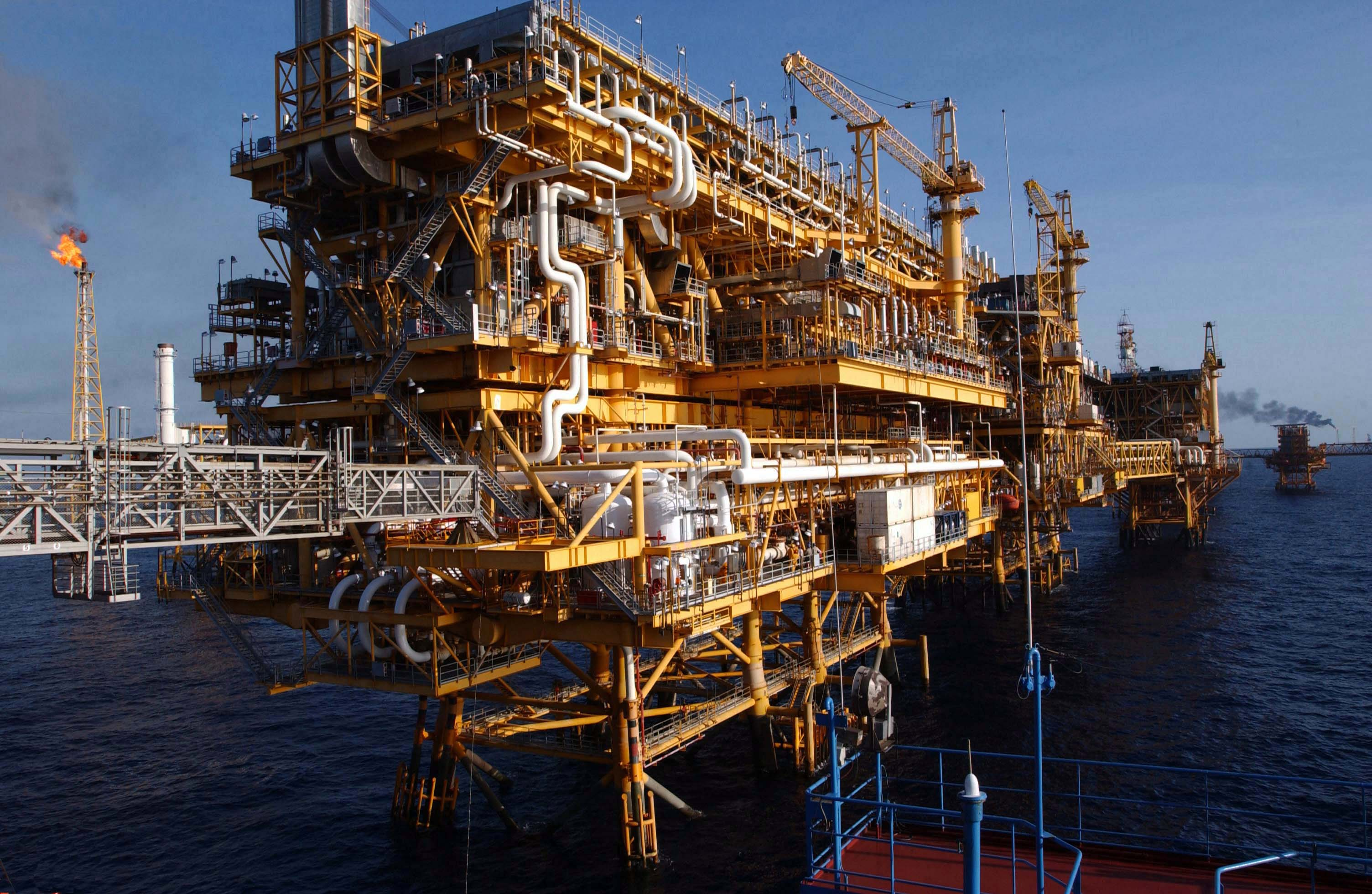 Pemex enfrenta su meta petrolera con menos pozos y equipos.